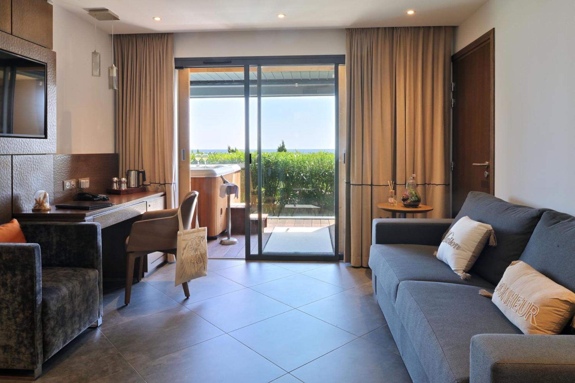 Le Week End Hotel Ajaccio (Corsica)